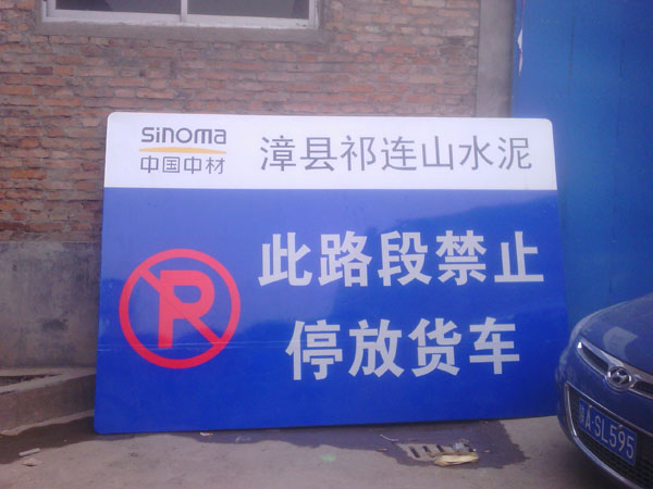 设计驱动创新 广告行业中的视觉叙事与品牌建构